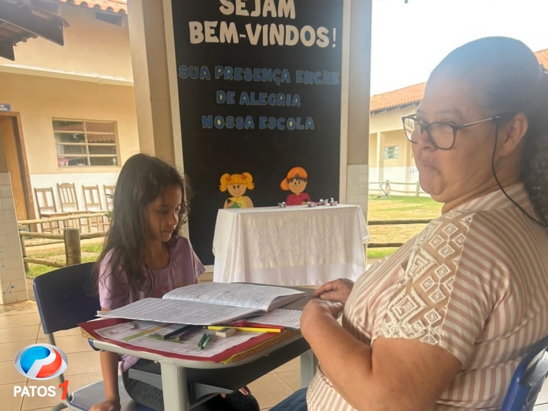 clique para ampliar Presidente da Câmara dos Vereadores de Lagoa Formosa participa do Projeto Blitz da Leitura na Escola Municipal Denise Luísa de Oliveira