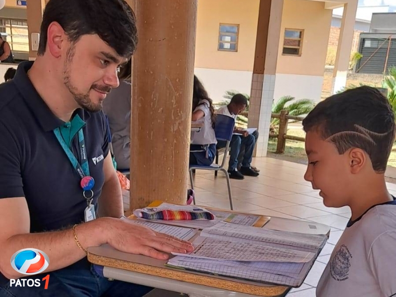 clique para ampliar Presidente da Câmara dos Vereadores de Lagoa Formosa participa do Projeto Blitz da Leitura na Escola Municipal Denise Luísa de Oliveira