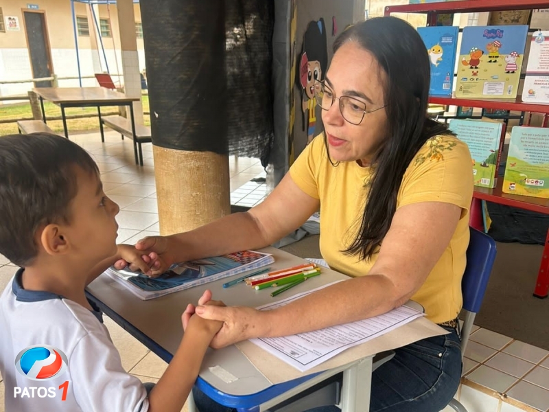 clique para ampliar Presidente da Câmara dos Vereadores de Lagoa Formosa participa do Projeto Blitz da Leitura na Escola Municipal Denise Luísa de Oliveira