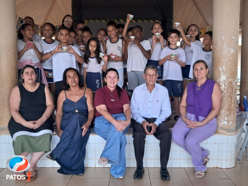 clique para ampliar Presidente da Câmara dos Vereadores de Lagoa Formosa participa do Projeto Blitz da Leitura na Escola Municipal Denise Luísa de Oliveira