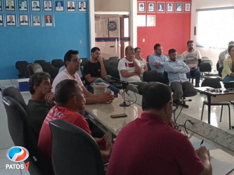 clique para ampliar Procurador do município de Lagoa Formosa faz reunião com vereadores para mostrar dados e recomendações do Ministério Público sobre o Canil