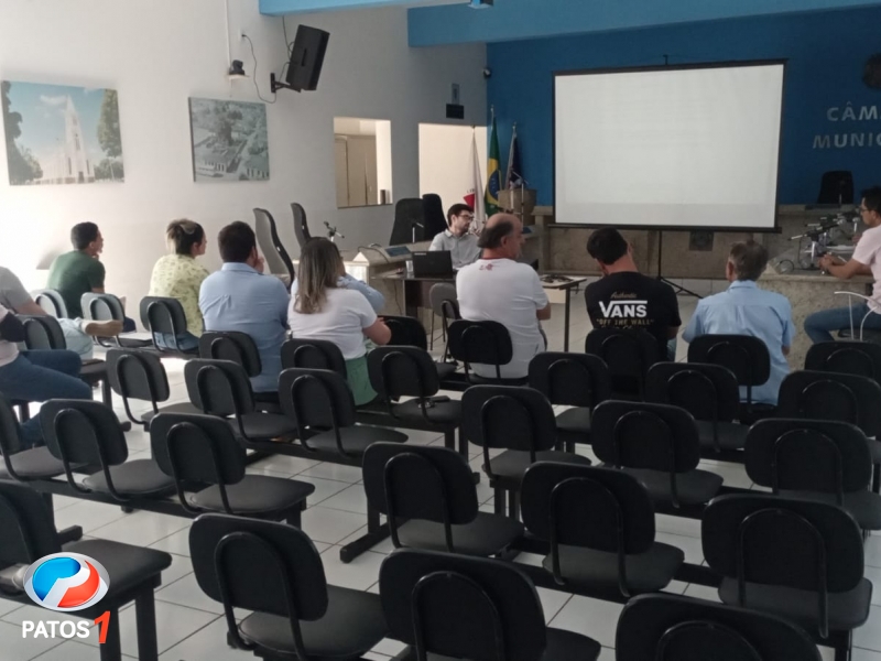 clique para ampliar Procurador do município de Lagoa Formosa faz reunião com vereadores para mostrar dados e recomendações do Ministério Público sobre o Canil