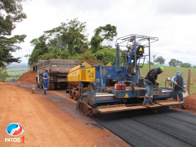 clique para ampliar Prefeitura de Lagoa Formosa continua com a pavimentação da estrada de Limeira e Serra da Josina é asfaltada