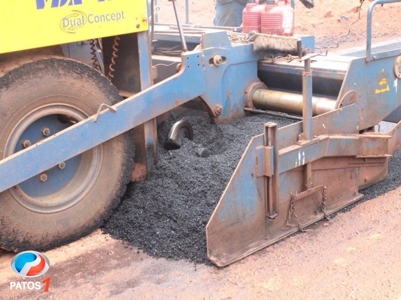 clique para ampliar Prefeitura de Lagoa Formosa continua com a pavimentação da estrada de Limeira e Serra da Josina é asfaltada