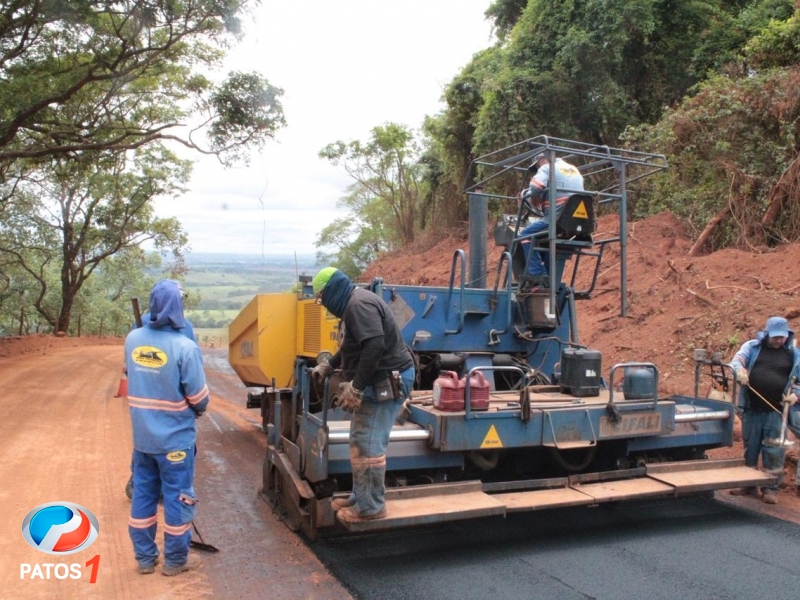 clique para ampliar Prefeitura de Lagoa Formosa continua com a pavimentação da estrada de Limeira e Serra da Josina é asfaltada