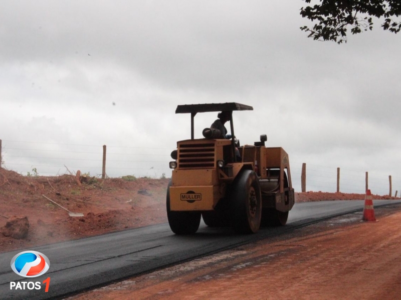 clique para ampliar Prefeitura de Lagoa Formosa continua com a pavimentação da estrada de Limeira e Serra da Josina é asfaltada