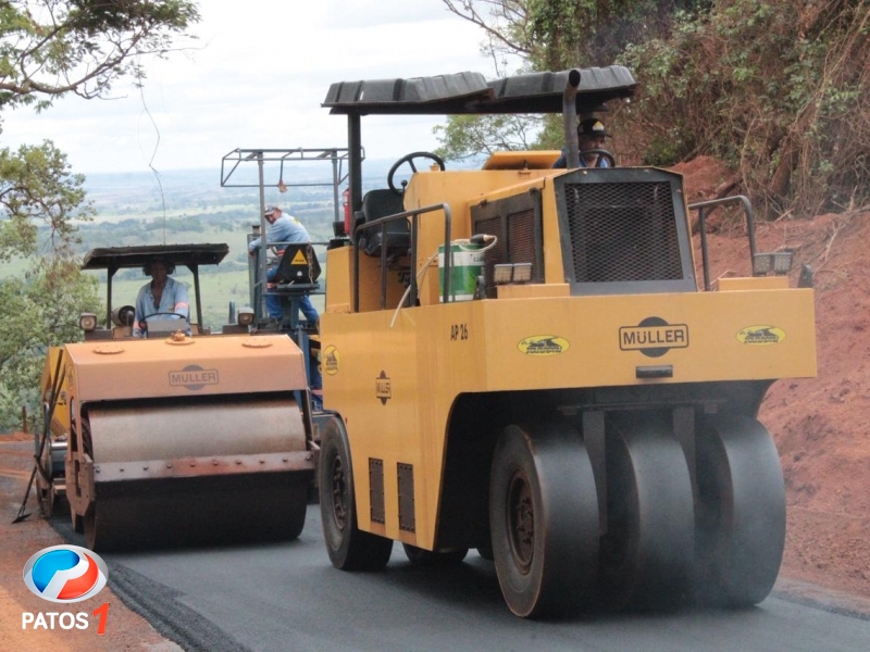 clique para ampliar Prefeitura de Lagoa Formosa continua com a pavimentação da estrada de Limeira e Serra da Josina é asfaltada