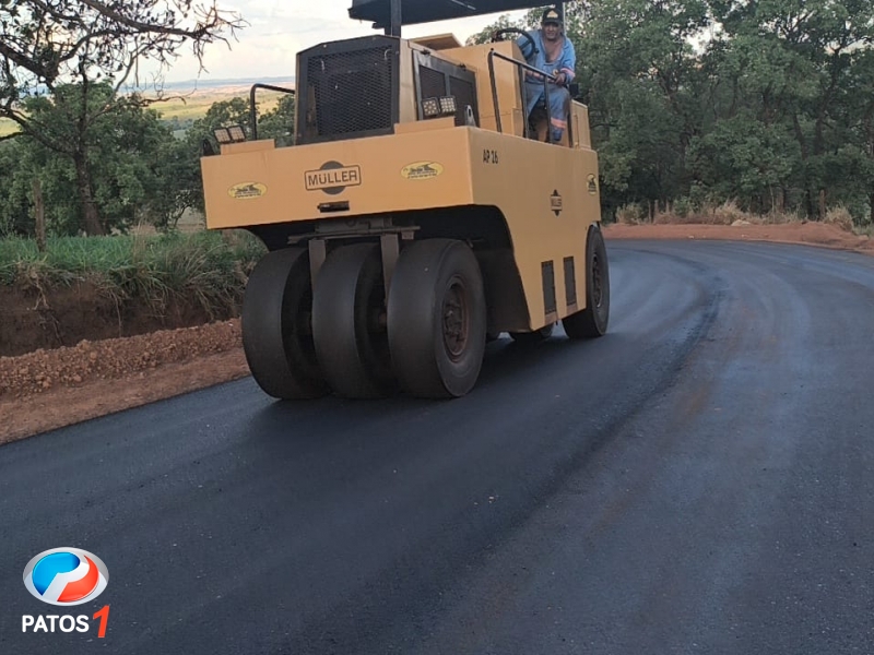 clique para ampliar Prefeitura de Lagoa Formosa continua com a pavimentação da estrada de Limeira e Serra da Josina é asfaltada