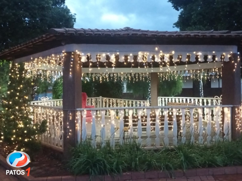 clique para ampliar Indivíduo com tornozeleira eletrônica furta dezenas de metros de fios de cobre da iluminação de Natal de Lagoa Formosa