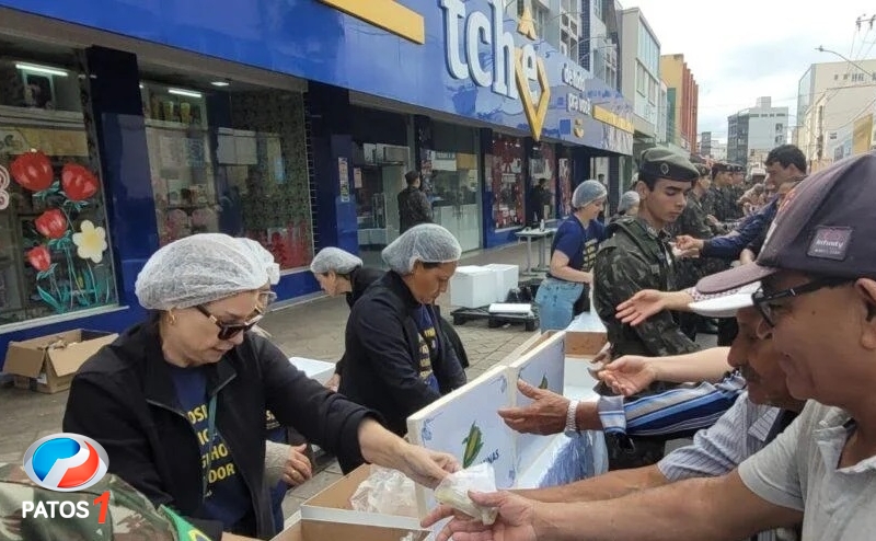 clique para ampliar Distribuição de bolo, desfile e ato cívico marcam as comemorações dos 134 anos de Patos de Minas