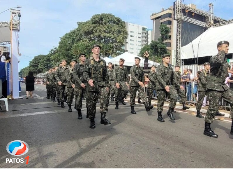 clique para ampliar Distribuição de bolo, desfile e ato cívico marcam as comemorações dos 134 anos de Patos de Minas