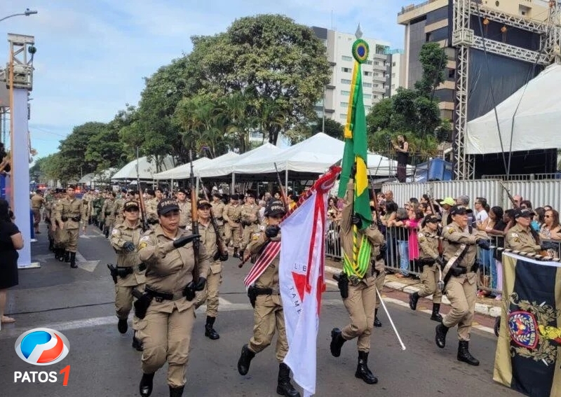 clique para ampliar Distribuição de bolo, desfile e ato cívico marcam as comemorações dos 134 anos de Patos de Minas