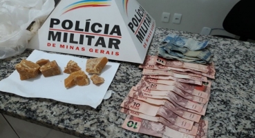 Homem é preso com pedras de crack e dinheiro no centro de Presidente Olegário Homem é preso com pedras de crack e dinheiro no centro de Presidente Olegário