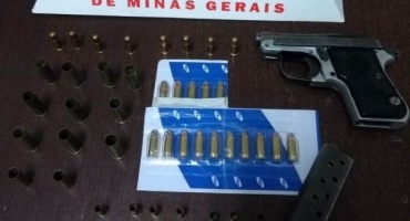 Desentendimento entre casal leva PM a localizar arma e munições na cidade de Presidente Olegário