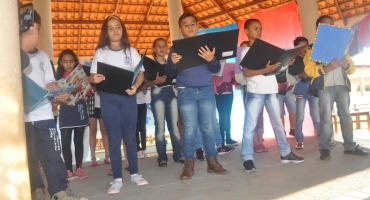 Escola Professora Denise Luísa de Oliveira realiza Sarau Literário
