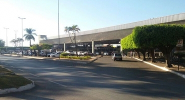 Andarilhos, pedintes e usuários de droga perturbam comerciantes do terminal rodoviário