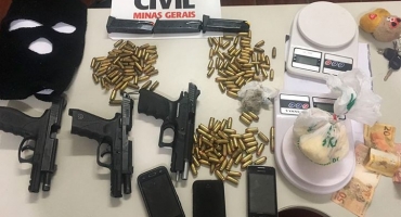 Operação Wanted da Polícia Civil prende 5 pessoas e apreende armas, munições e drogas