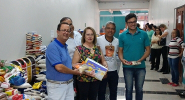 UNIPAM entrega donativos arrecadados com Show da banda Skank e Festa Junina