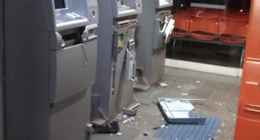 Bandidos tentam explodir agências bancárias da cidade de Tiros Bandidos tentam explodir agências bancárias da cidade de Tiros