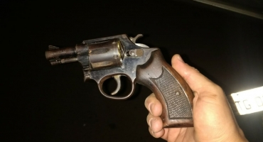 Terror: Mulher é abusada sexualmente por bandidos que gravam tudo com o celular durante assalto em fazenda Terror: Mulher é abusada sexualmente por bandidos que gravam tudo com o celular durante assalto em fazenda
