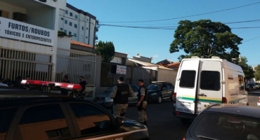 Menor de 15 anos diz que foi preciso atingir homem com pauladas para se livrar de estupro Menor de 15 anos diz que foi preciso atingir homem com pauladas para se livrar de estupro