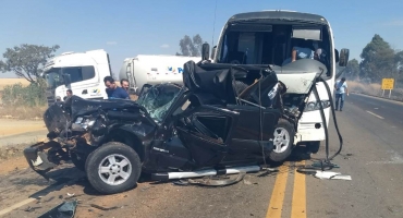Fumaça de queimada às margens da BR-365 provoca acidente e mulher de 61 anos morre Fumaça de queimada às margens da BR-365 provoca acidente e mulher de 61 anos morre