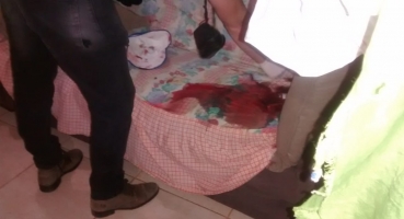 Mãe chega em casa e encontra filho morto a tiros no Bairro Quebec em Patos de Minas Mãe chega em casa e encontra filho morto a tiros no Bairro Quebec em Patos de Minas