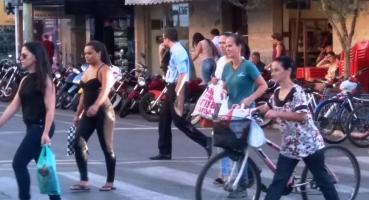 Patenses movimentam o comércio da cidade em busca de presentes para o dia dos pais Patenses movimentam o comércio da cidade em busca de presentes para o dia dos pais