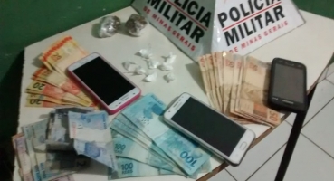 Jovens são detidos com maconha e cocaína em ônibus que seguia para Andrequicé Jovens são detidos com maconha e cocaína em ônibus que seguia para Andrequicé