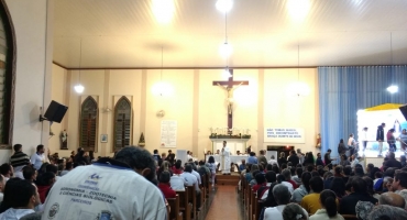 Fiéis lotam celebração no dia de Nossa Senhora da Abadia em Patos de Minas Fiéis lotam celebração no dia de Nossa Senhora da Abadia em Patos de Minas