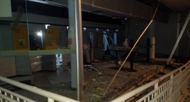 Bandidos explodem caixas eletrônicos do Banco do Brasil na cidade de Lagamar Bandidos explodem caixas eletrônicos do Banco do Brasil na cidade de Lagamar