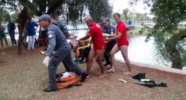 Corpo de Bombeiros retira vítima de afogamento na Lagoa Grande com vida, mas homem morre em seguida Corpo de Bombeiros retira vítima de afogamento na Lagoa Grande com vida, mas homem morre em seguida