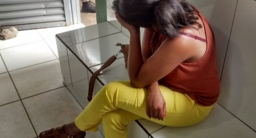 Mulher é detida suspeita de levar droga para o namorado dentro de hospital em Patos de Minas Mulher é detida suspeita de levar droga para o namorado dentro de hospital em Patos de Minas