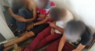 Polícia Rodoviária Estadual apreende quatro adolescentes e recupera veículo roubado Polícia Rodoviária Estadual apreende quatro adolescentes e recupera veículo roubado
