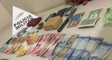 Policiais de São Gotardo e Carmo do Paranaíba realizam a prisões e apreensão de droga Policiais de São Gotardo e Carmo do Paranaíba realizam a prisões e apreensão de droga