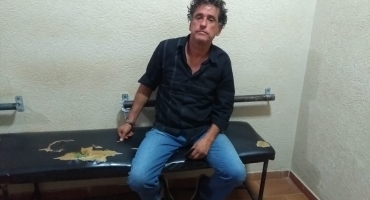 População tenta linchar suspeito de abusar sexualmente de criança de 6 anos em Carmo do Paranaíba População tenta linchar suspeito de abusar sexualmente de criança de 6 anos em Carmo do Paranaíba