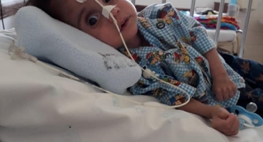 Família pede ajuda para comprar leite especial para criança de 9 meses com hidranencefalia Família pede ajuda para comprar leite especial para criança de 9 meses com hidranencefalia