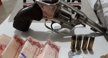 Rapaz de 19 anos é preso pela PM acusado de roubo a farmácia em Lagoa Grande