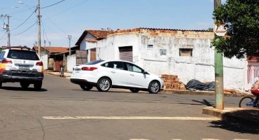 Motoqueiro de Lagoa Formosa avança para obrigatória é atingido por carro e fica gravemente ferido Motoqueiro de Lagoa Formosa avança para obrigatória é atingido por carro e fica gravemente ferido
