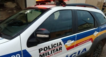Bandidos abordam funcionário de supermercado e roubam cerca de 25 mil entre dinheiro e outros valores Bandidos abordam funcionário de supermercado e roubam cerca de 25 mil entre dinheiro e outros valores