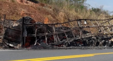 Motorista que teve carreta incendiada tenta dar golpe em seguro e acaba preso pela PRF Motorista que teve carreta incendiada tenta dar golpe em seguro e acaba preso pela PRF