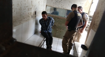 Homem é levado para o presídio após cometer violência sexual contra mulheres em Carmo do Paranaíba Homem é levado para o presídio após cometer violência sexual contra mulheres em Carmo do Paranaíba