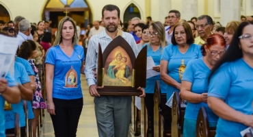 Paróquia Nossa Senhora da Piedade de Lagoa Formosa celebra 21 anos de presença da ''Capelinha Mãe Rainha''. Paróquia Nossa Senhora da Piedade de Lagoa Formosa celebra 21 anos de presença da ''Capelinha Mãe Rainha''.