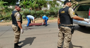 Jovem é morto a tiros em frente a escola em Patos de Minas, autor é preso Jovem é morto a tiros em frente a escola em Patos de Minas, autor é preso