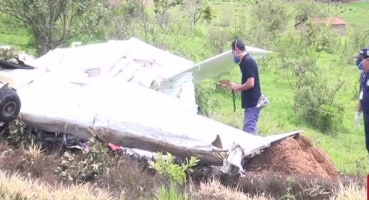 Equipe técnica da CENIPA colhe dados em destroços de avião que caiu e matou 5 pessoas em Patos de Minas Equipe técnica da CENIPA colhe dados em destroços de avião que caiu e matou 5 pessoas em Patos de Minas