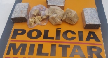 PM apreende 800 gramas de crack e mais de um quilo de maconha na BR-354 PM apreende 800 gramas de crack e mais de um quilo de maconha na BR-354