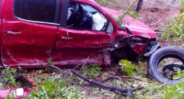 Grave acidente deixa vários feridos em rodovia no município de Presidente Olegário Grave acidente deixa vários feridos em rodovia no município de Presidente Olegário