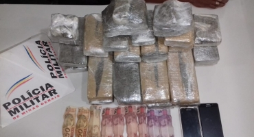 Garota é apreendida com cerca de 15 kg de maconha na rodoviária de São Gotardo Garota é apreendida com cerca de 15 kg de maconha na rodoviária de São Gotardo