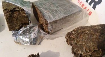 PM de Patos de Minas prende suspeitos e localiza quase meio quilo de maconha PM de Patos de Minas prende suspeitos e localiza quase meio quilo de maconha