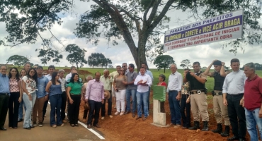 Milhares de pessoas participam de inauguração oficial da pavimentação da estrada de Monjolinho Milhares de pessoas participam de inauguração oficial da pavimentação da estrada de Monjolinho